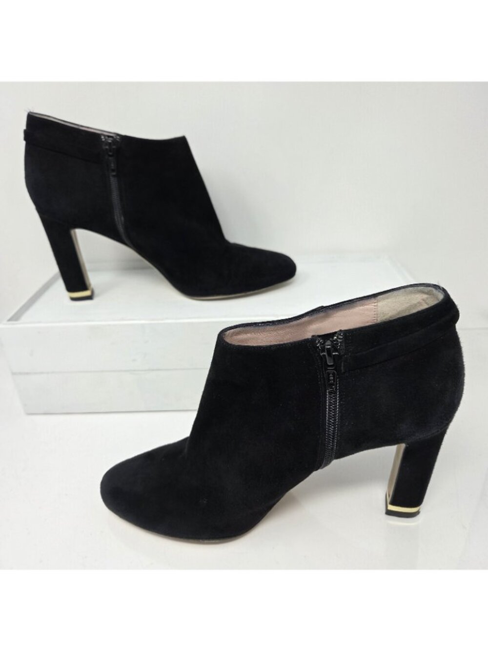 Kate Spade Aldaz Ankle Boots Womens 9 Black Suede Gold Bow Block Heel Booties - Picture 2 of 9